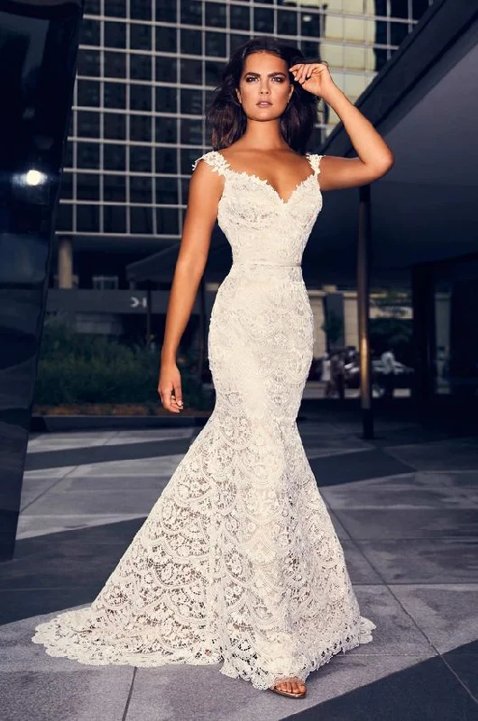 Paloma Blanca - 4840 Sample Gown