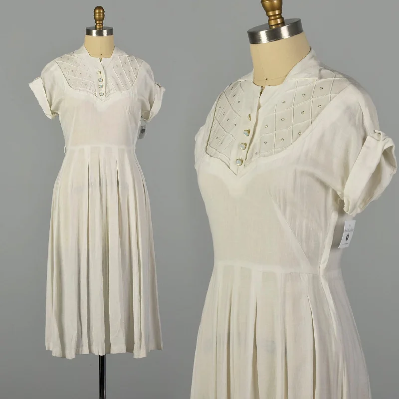 Medium 1950s White Rayon Summer Casual Dress with Pearl Neckline